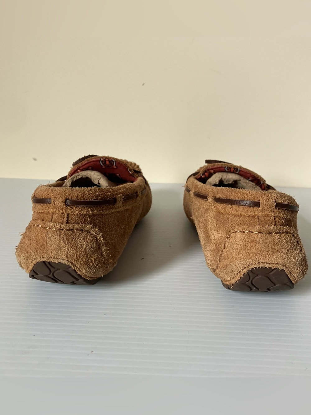 UGG Dakota Suede Moccasin Slippers
Chestnut Brown Size 4 - Picture 7 of 8